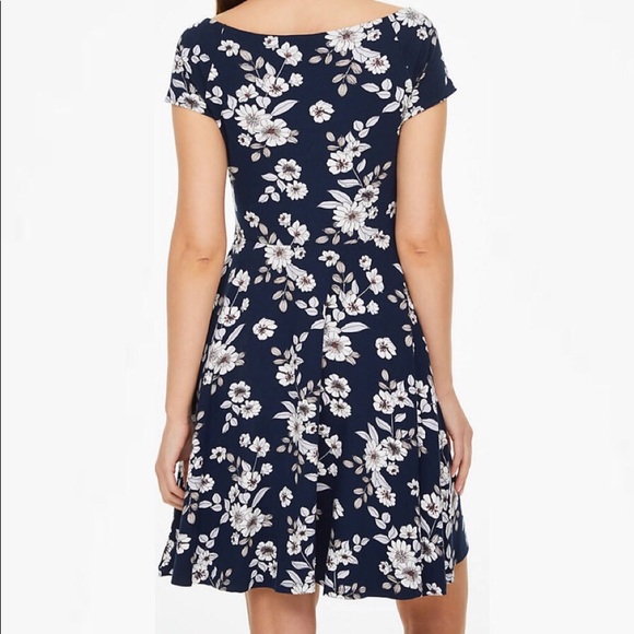 💙 LOFT Floral Dress NWT - Picture 2 of 4